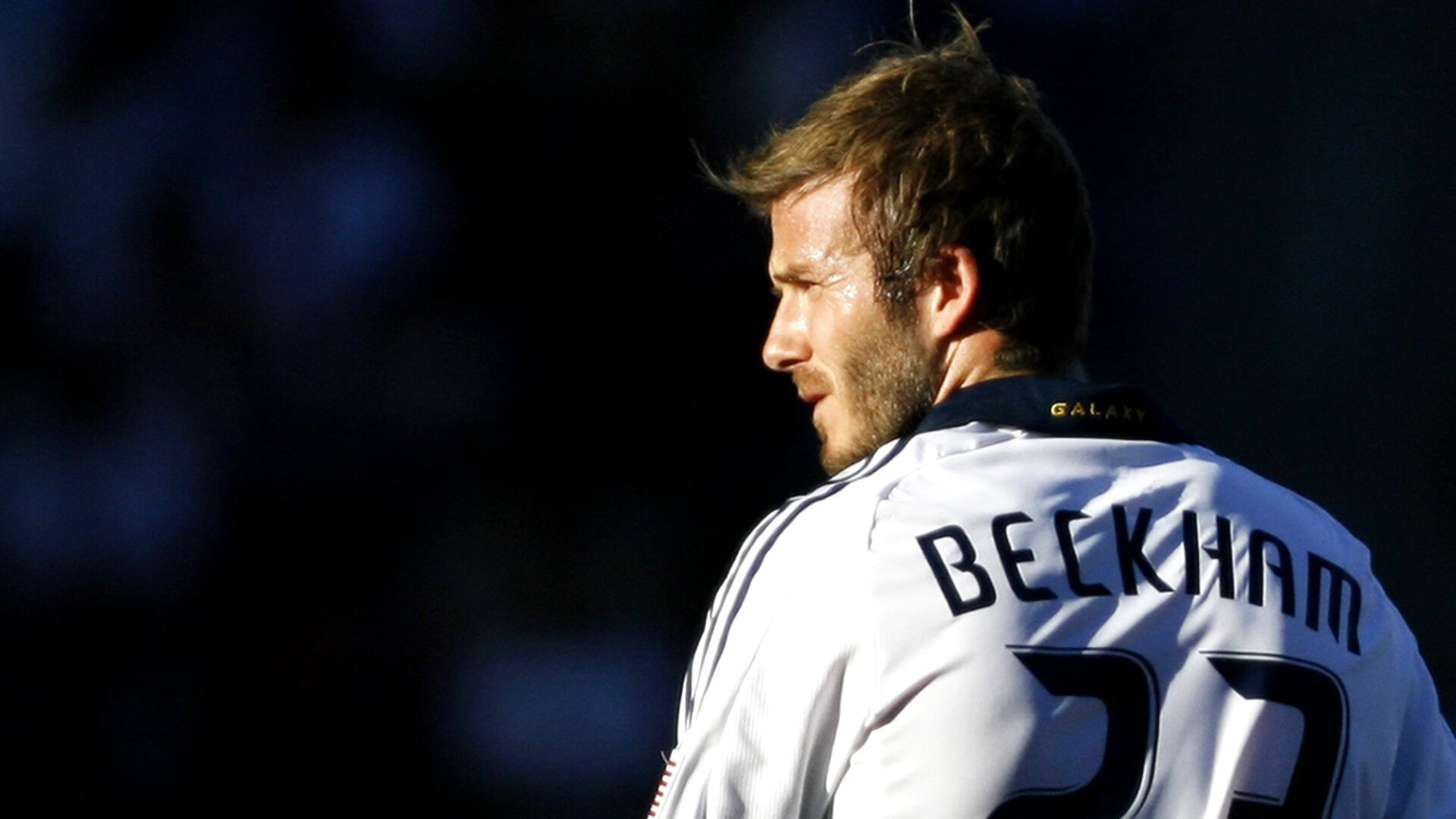 AYX体育-“球员转会市场火热，价格创新纪录”，球员转会身价排行